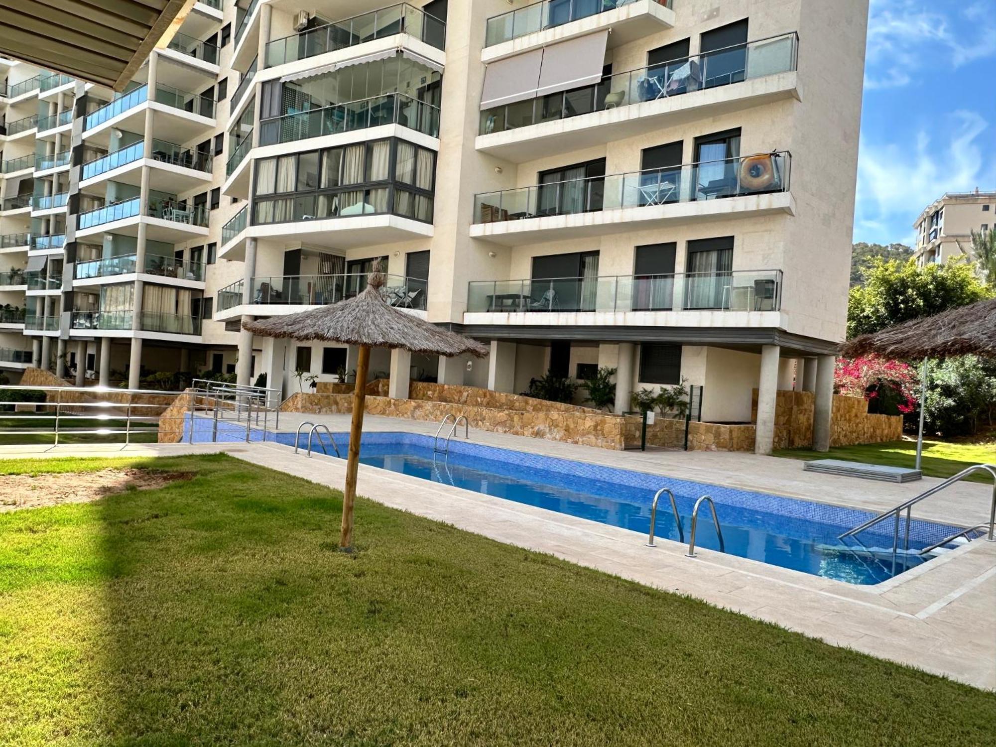 Apartment Beachside Luxe 1br: New & Chic Benidorm