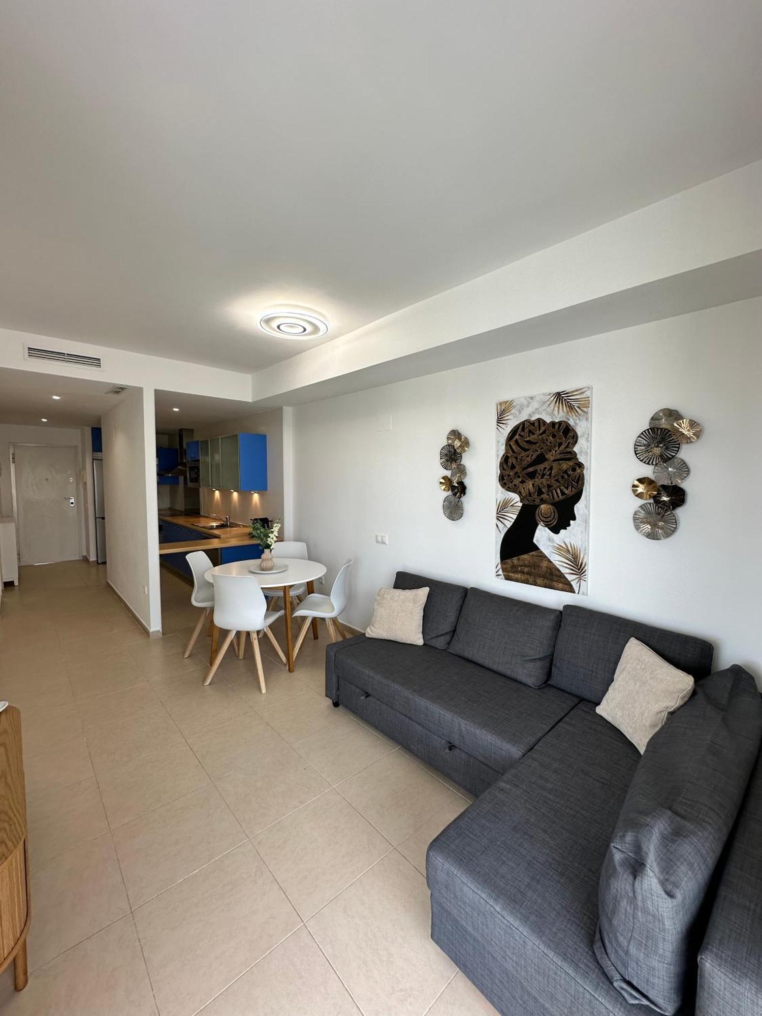 Beachside Luxe 1br: New & Chic *